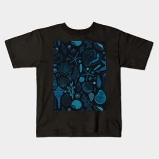 Sea shells on dark blue Kids T-Shirt